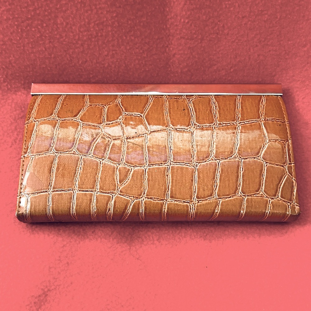 Women’s Tan Credit Card Clutch Wallet